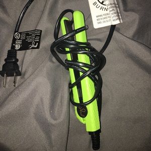 Mini hair straightener